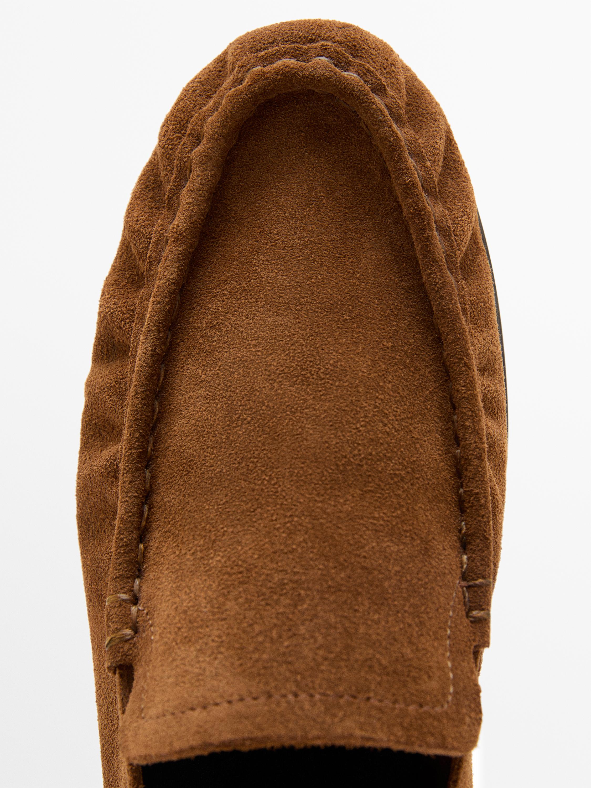 Mocassin souple en croûte de cuir